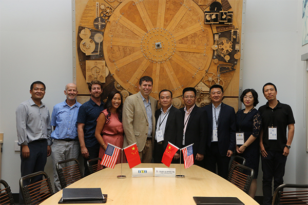 HTH签约2.jpg HTH签约2.jpg